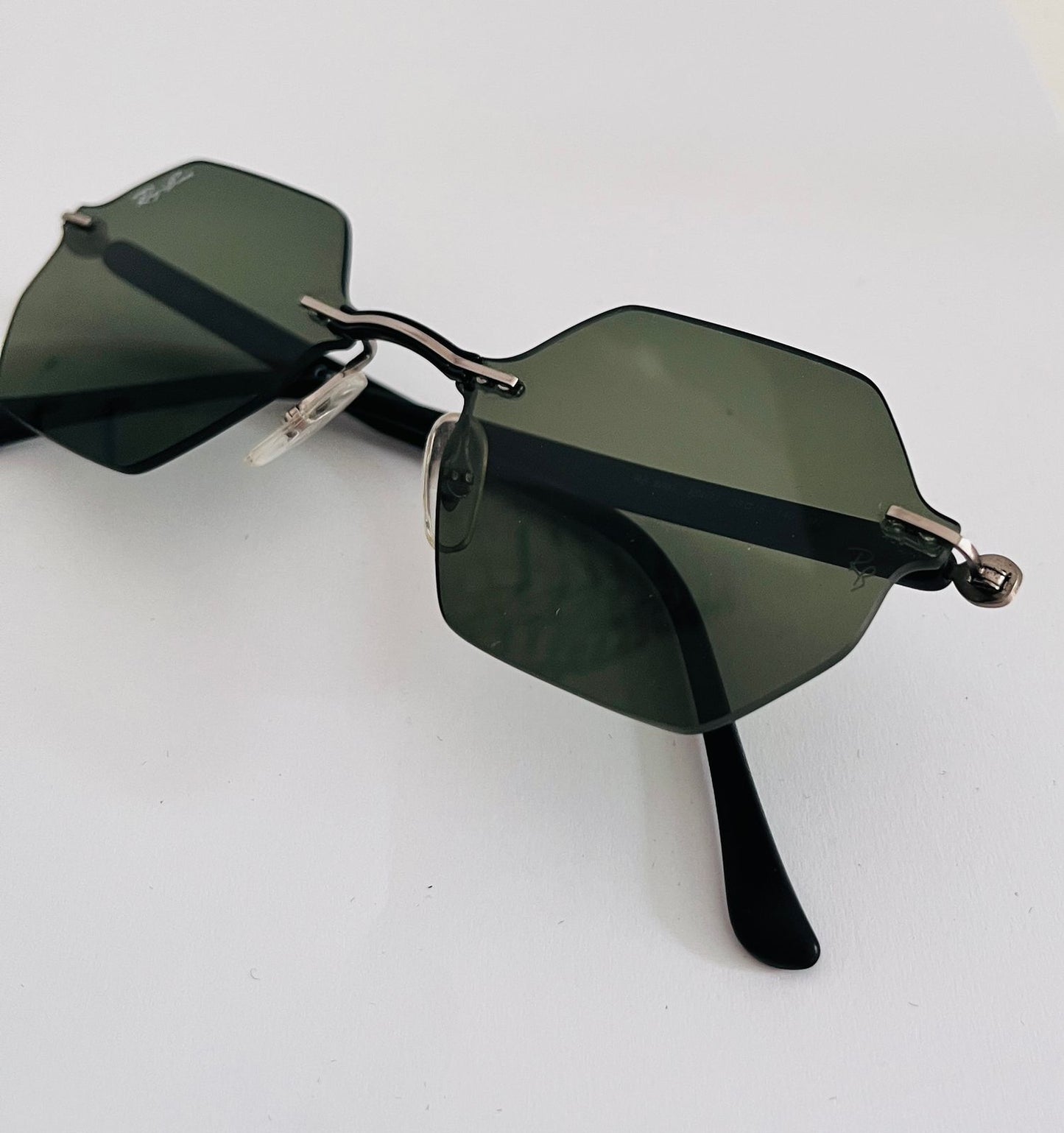 RayBan percée